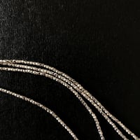 カレンシルバー／ビーズ・キューブカット1.4mm　1連（約70cm）
