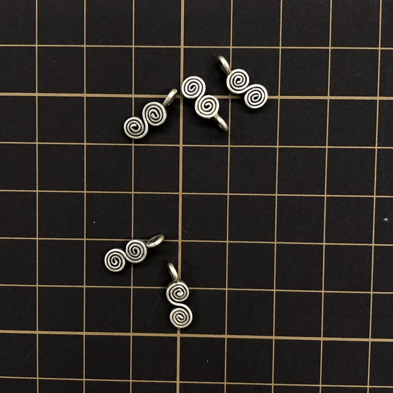 カレンシルバー（渦巻・2つ並んだ貝）カンあり（2個入） No.5 | ALANKAR
