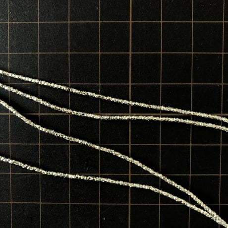 カレンシルバー／ビーズ・キューブカット1.1mm　1連（約70cm）