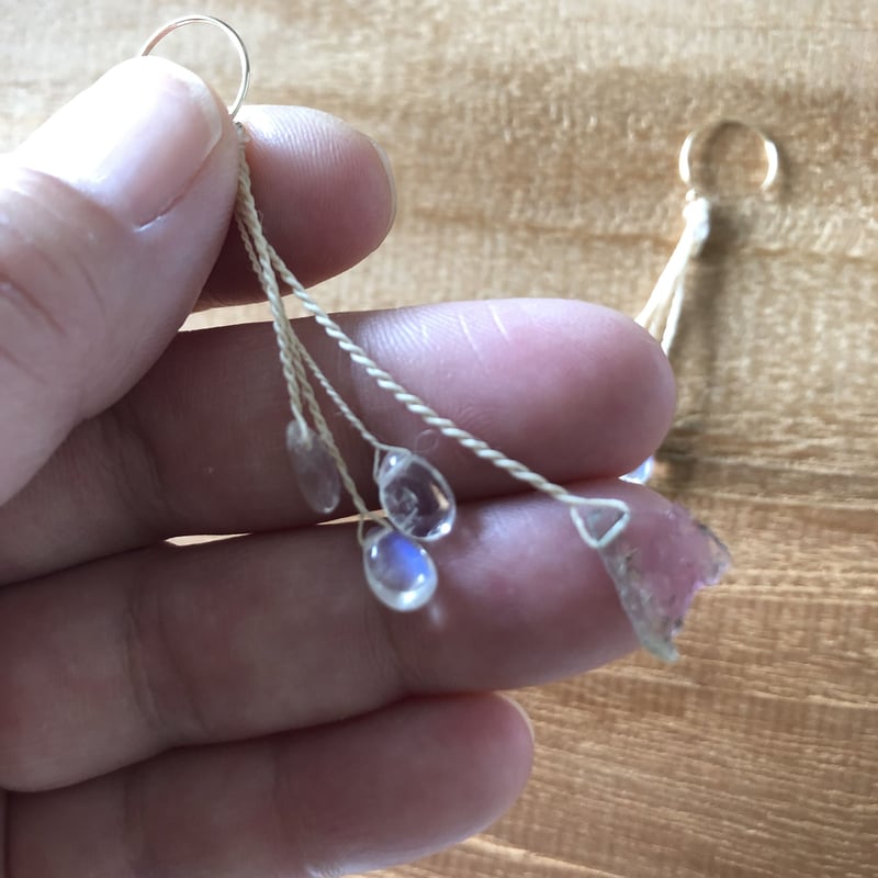 精麻のピアス｜ウォーターメロントルマリンとホワイト