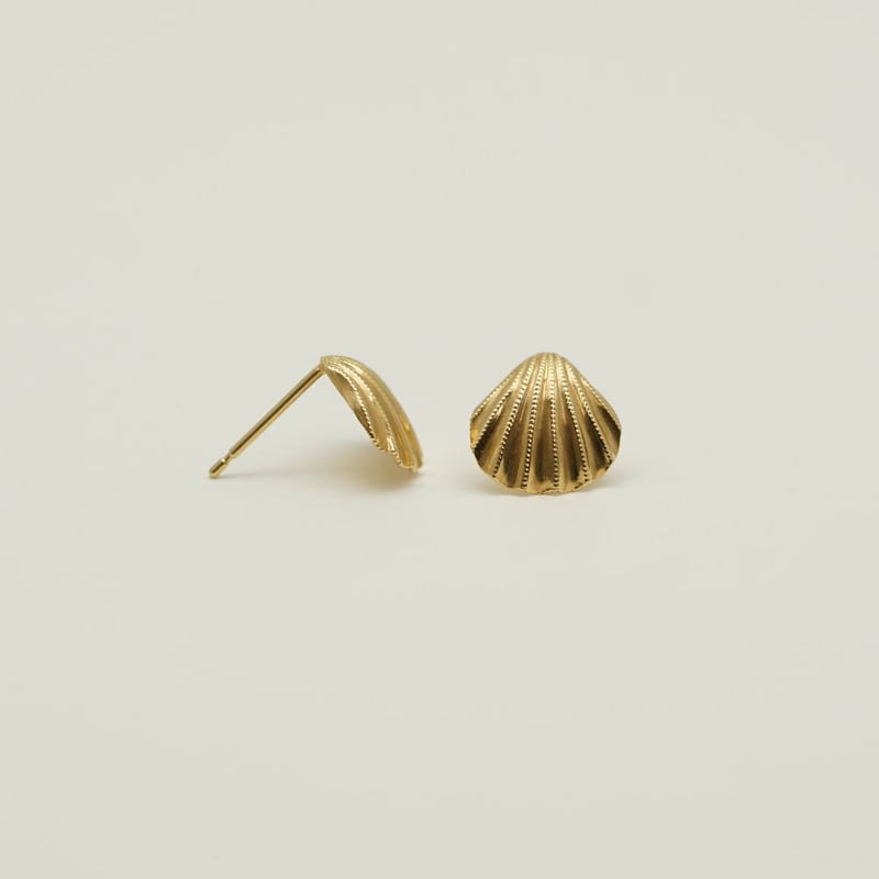 Mermaid shell stud earrings / 貝殻 ピアス | himie [ヒ