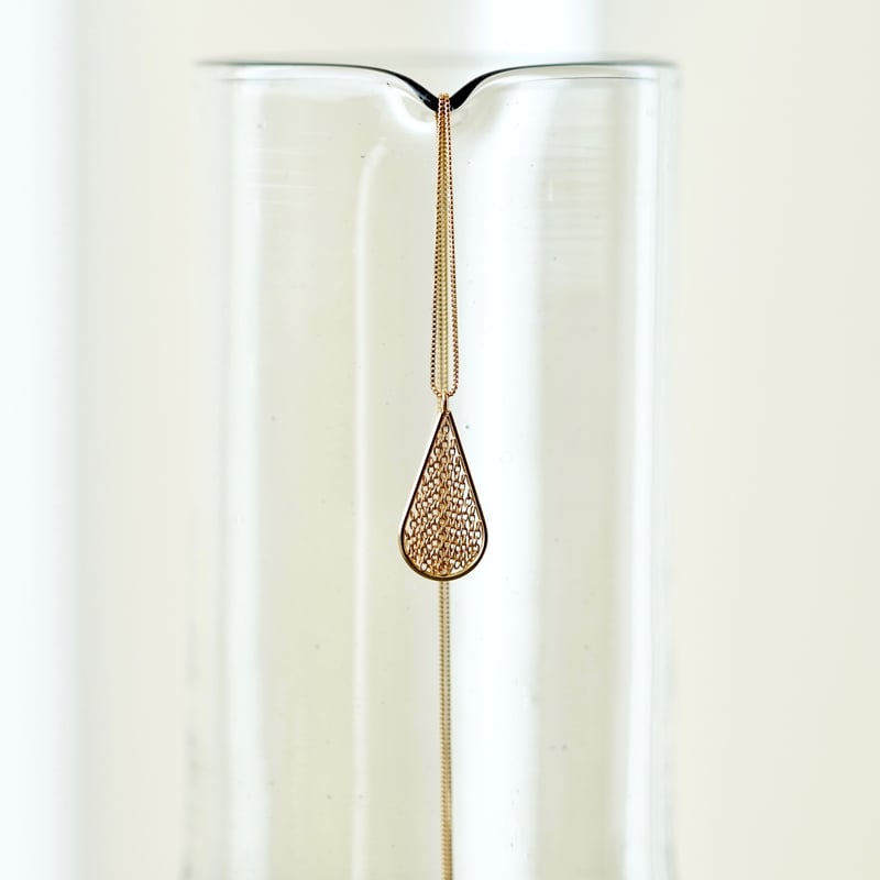 Honeybee wing necklace / ミツバチの羽根ネックレス | himie [