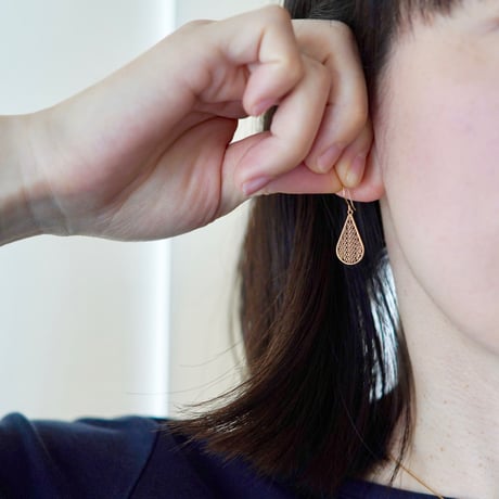 Honeybee wing hook earrings / ミツバチの羽根 ピアス