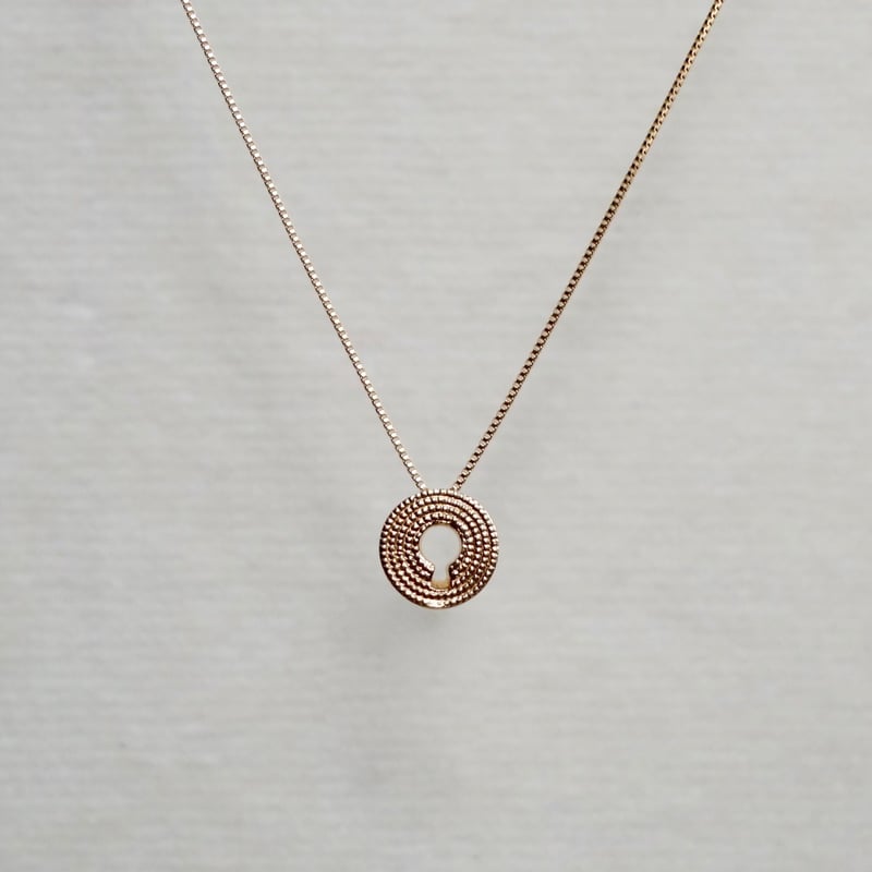 ヒーミー　himie K18 ネックレス　ペンダント　天然石 Keyhole necklace / 鍵穴 ネックレス | himie [ヒーミー]