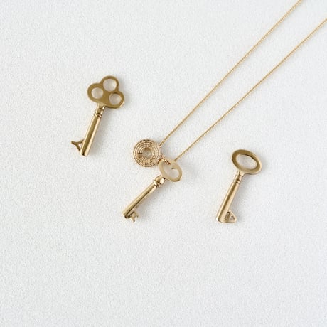 Keyhole pearl necklace / 鍵穴 ネックレス (パール)
