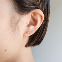 himie ケシパールボールチェーンピアス