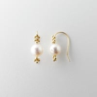 Tsubu Pearl bar earrings / ツブパール バーピアス