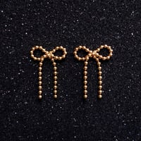 【himie 】ヒーミー プティムーンピアス 7粒 K18 ホワイトゴールド プティムーンシリーズのご紹介。 | himie [ヒーミー]