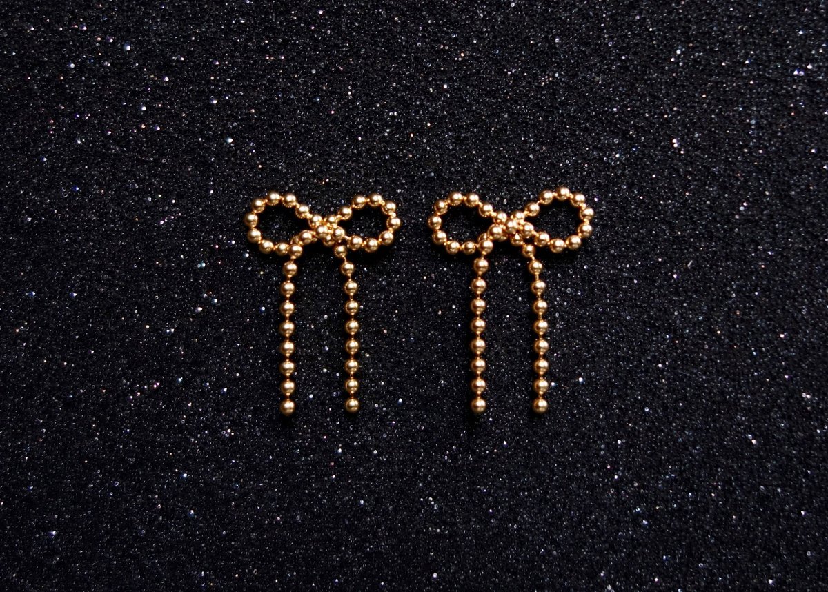 Ribbon stud earrings / リボン ピアス | himie [ヒーミー]