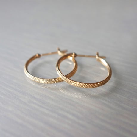 Grace crossing  Hoop earrings  M / グレイス クロッシング ピアス (M)