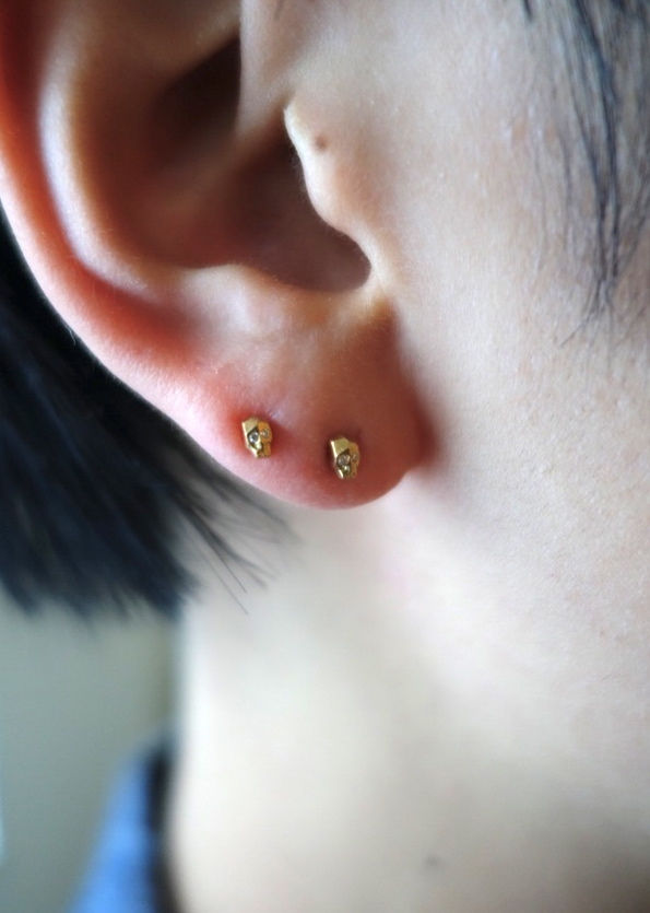 Skull earrings with diamond eyes / スカル ピアス (ダイ