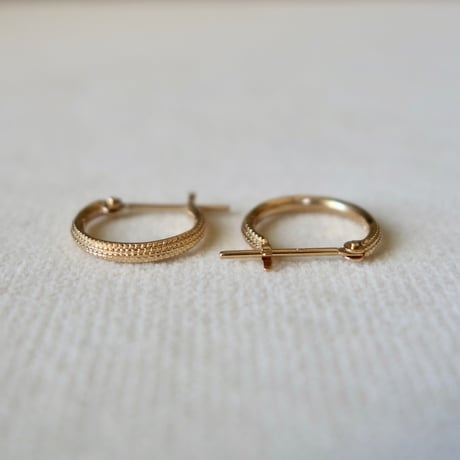 Grace crossing Hoop earrings S / グレイス クロッシング ピアス (S)