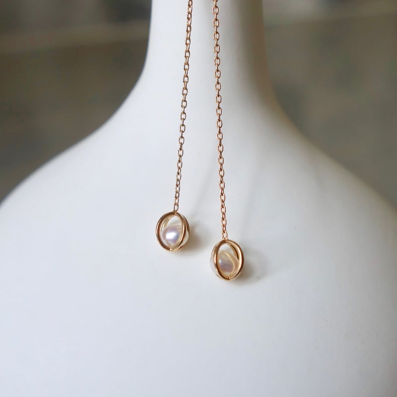 Kago keshi pearl dangle earrings / カゴケシパール アメリ
