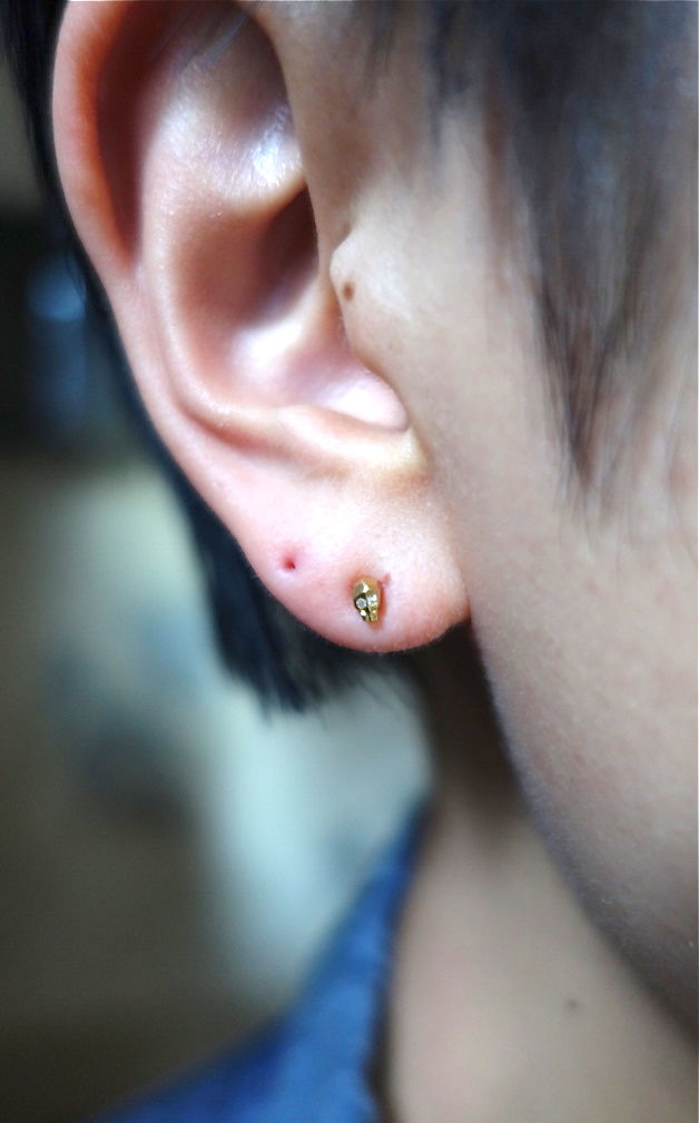 Skull earrings with diamond eyes / スカル ピアス (ダイ