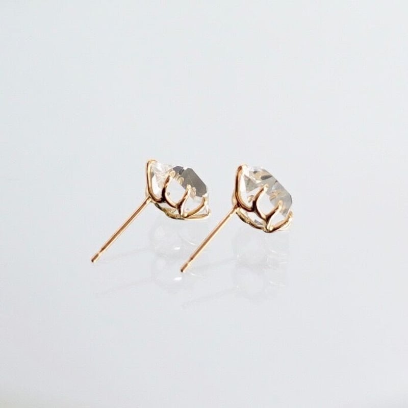 Herkimer diamond stud earrings M / ハーキマーダイヤモンド Herkimer diamond stud earrings M / ハーキマーダイヤモンド