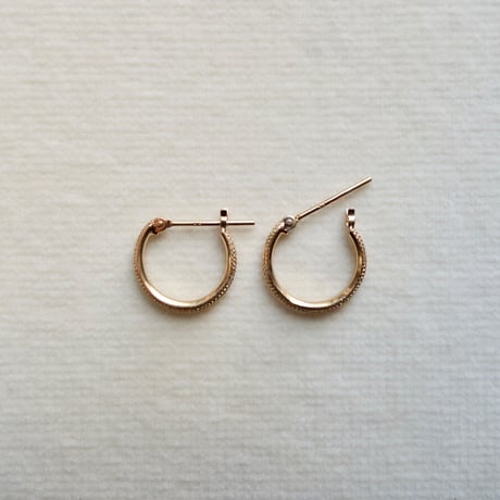 Grace crossing Hoop earrings S / グレイス クロッシング ピアス (S)