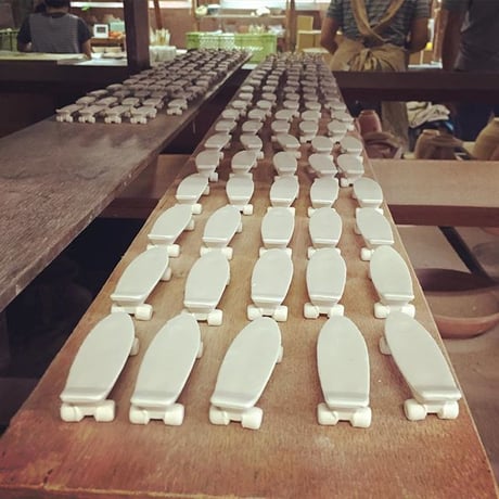 skate board chopstick rest (white)