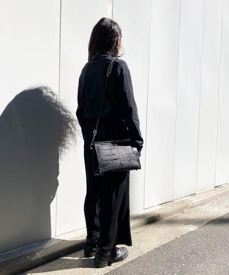 W21-01｜ラッチショルダーバッグ L／BK