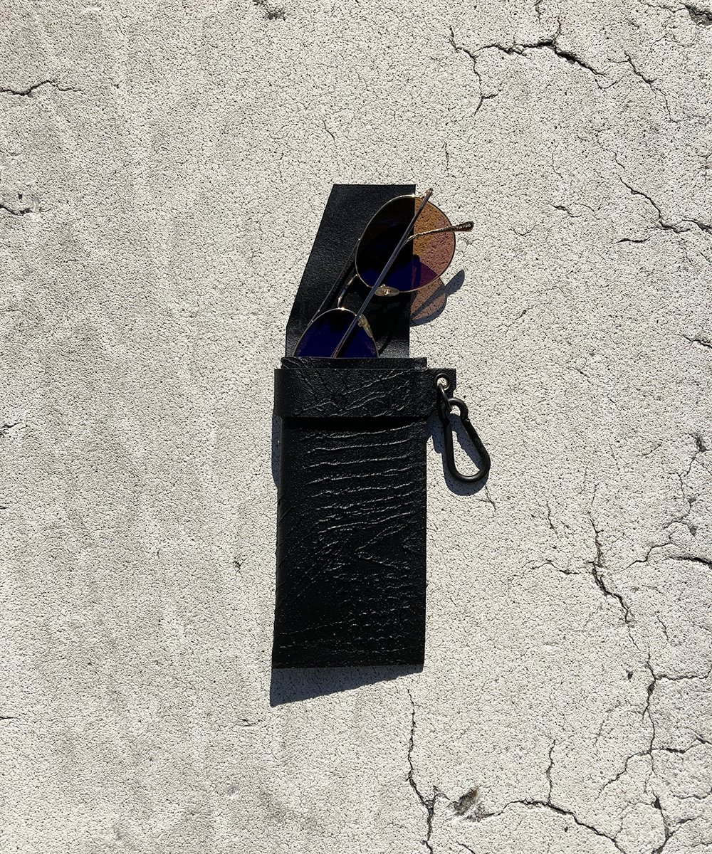 吊るすグラスケース／BK | Kagari Yusuke ／カガリユウスケ