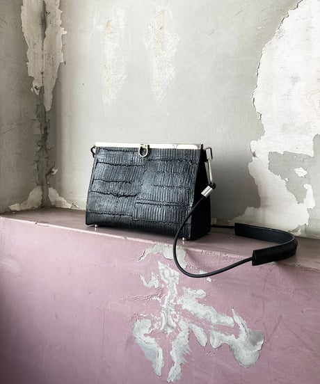 W21-01｜ラッチショルダーバッグ L／BK