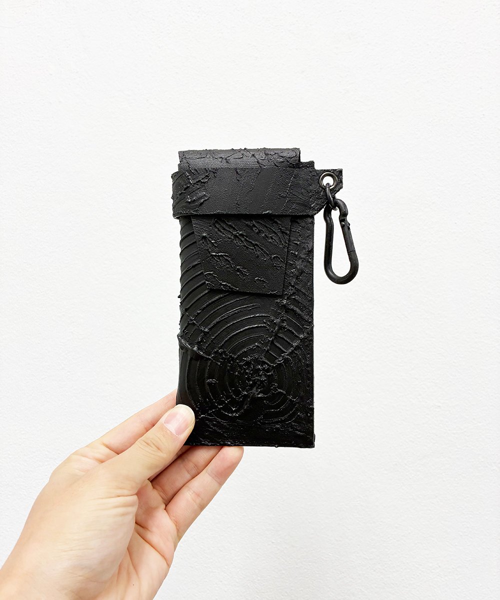 吊るすグラスケース／BK | Kagari Yusuke ／カガリユウスケ