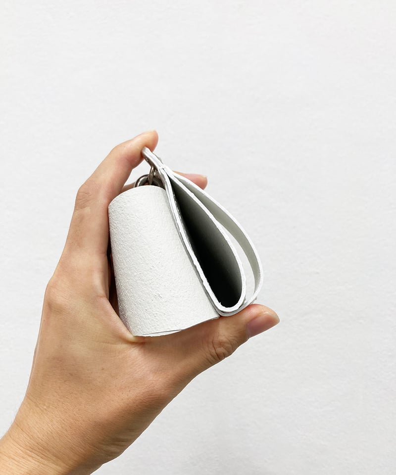 カガリユウスケ　kagariyusuke 吊るすグラスケース　黒　レザー 吊るすグラスケース／BK | Kagari Yusuke ／カガリユウスケ