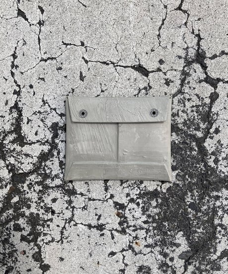 【新品・廃番品】KAGARI YUSUKE 何かのパーツ小銭入れ / 黒い壁 KAGARI YUSUKE 【廃盤】何かのパーツ小銭入れ [黒い壁] CATEGORY