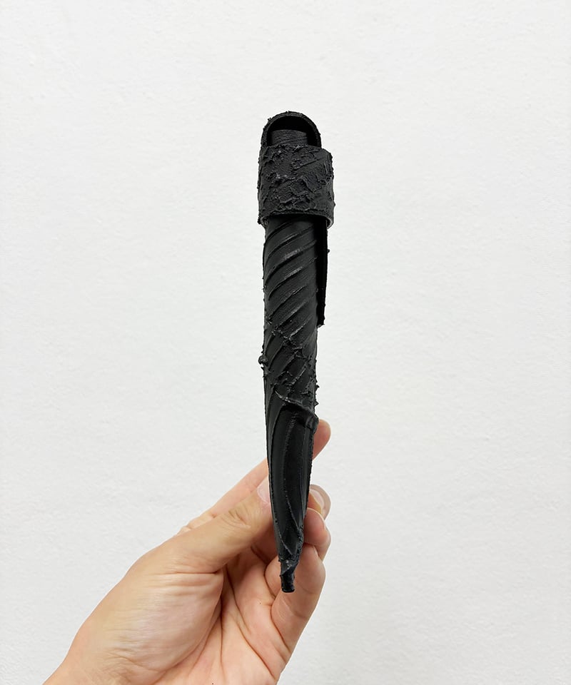 カガリユウスケ　kagariyusuke 吊るすグラスケース　黒　レザー 吊るすグラスケース／BK | Kagari Yusuke ／カガリユウスケ