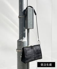 W21-01｜ラッチショルダーバッグ L／BK