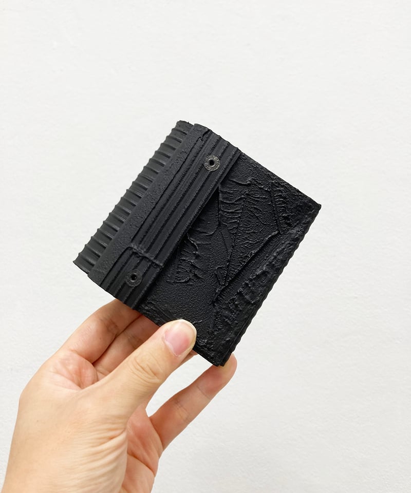 保証書付き】KAGARI YUSUKE カガリユウスケ 三つ折り財布 黒壁 KAGARI