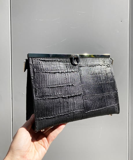 W21-01｜ラッチショルダーバッグ L／BK