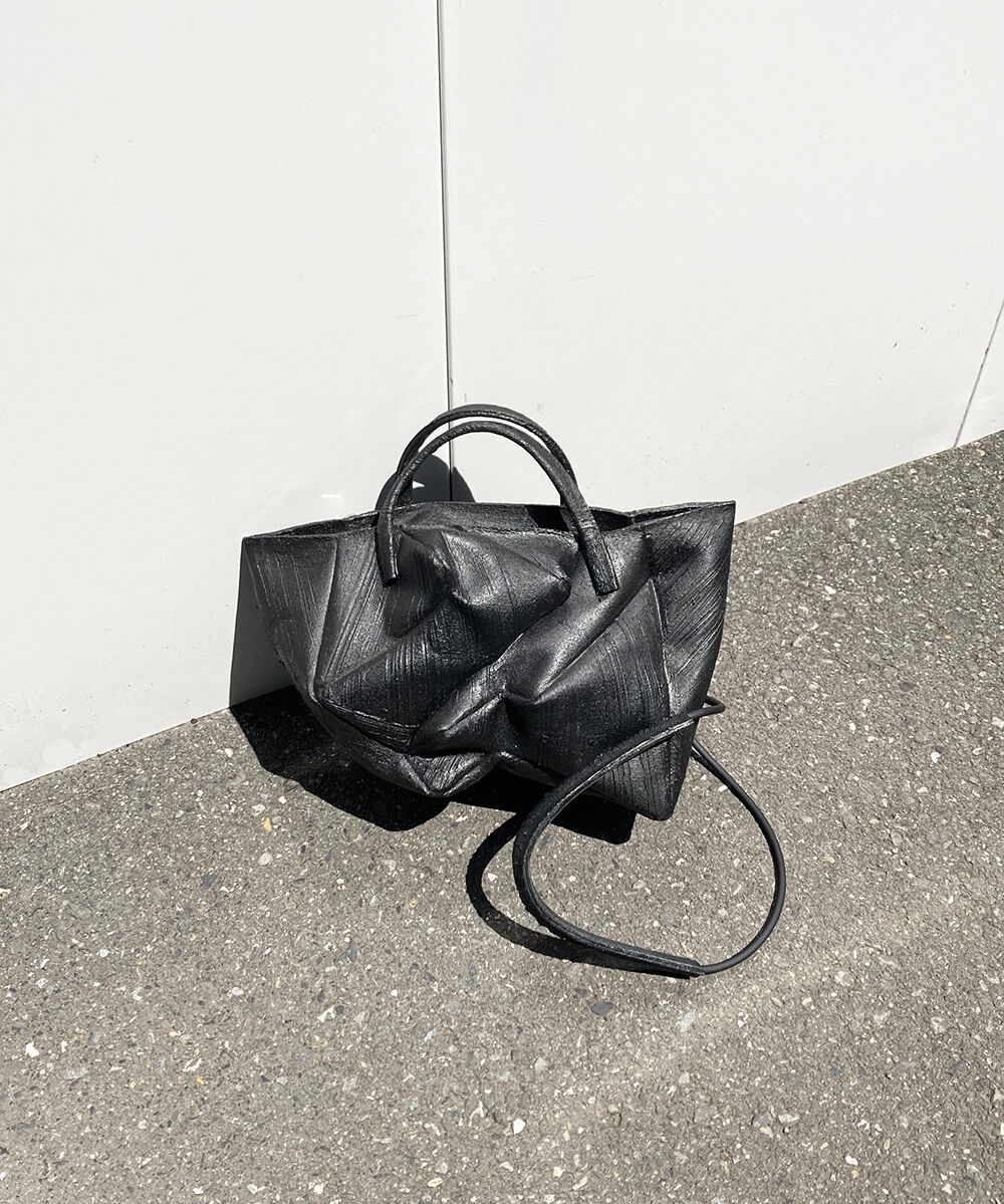 W21-04｜グニャショルダー BK／Mサイズ | Kagari Yusuke ／カガリユウスケ