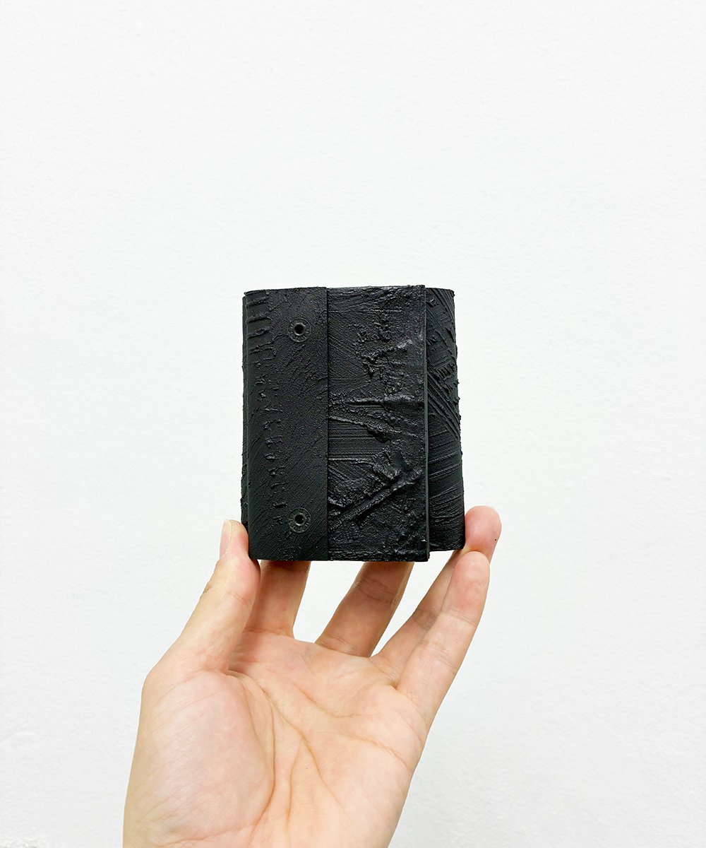 mw11｜三つ折り豆財布／BK | Kagari Yusuke ／カガリユウスケ