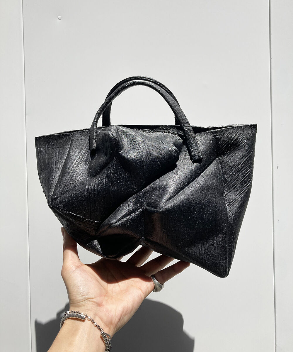 W21-04｜グニャショルダー BK／Mサイズ | Kagari Yusuke ／カガリユウスケ