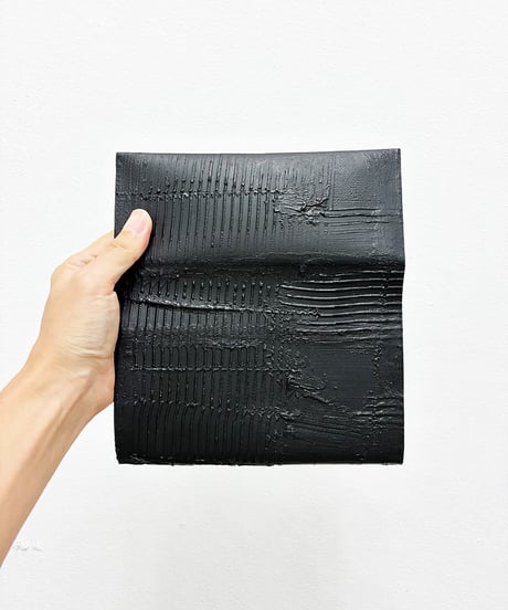 mw07｜フラップ付き長財布／BK