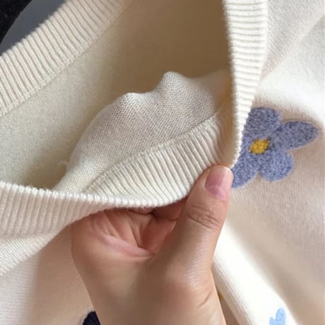 【即納】モコモコお花刺繍ニット♡オフホワイト✖️ライトブルー