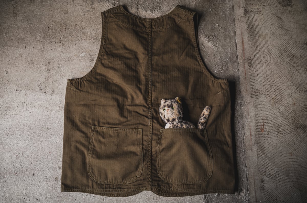 Huntsman Vest Neppy Green Herringbone | TCB jeans