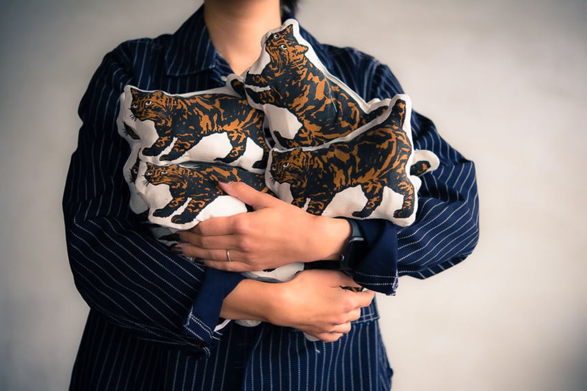 Small Gift CAT Cushion ネコクッションが付いてきます | TCB jeans