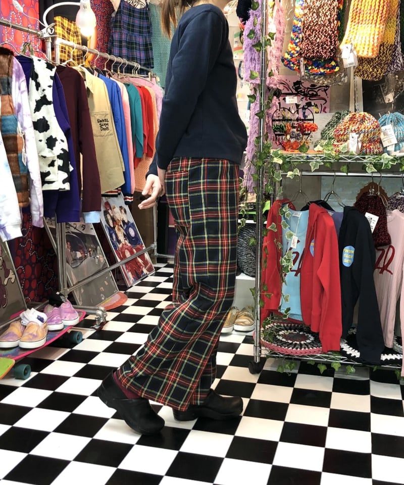 タータンチェック　裾フリルコットンフレアパンツ:ネイビー 裏地付き:起毛タータンチェック ワイドパンツ:ネイビー×レッド