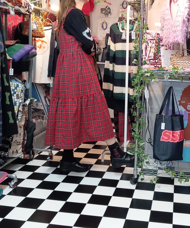 タータンチェック ティアードロングワンピース：レッド | SWIVEL SLUM DIVE