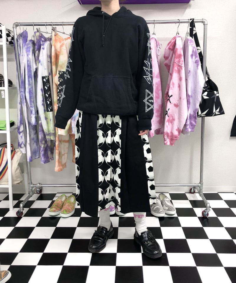 サッカーボール柄 ミックス フレアプリーツスカート:ブラック | SWIVEL