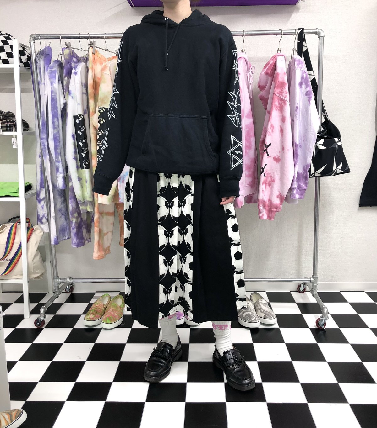 サッカーボール柄 ミックス フレアプリーツスカート:ブラック | SWIVEL