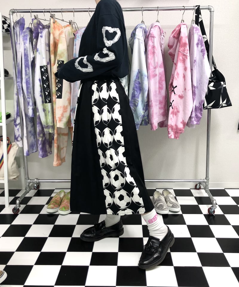 サッカーボール柄 ミックス フレアプリーツスカート:ブラック | SWIVEL