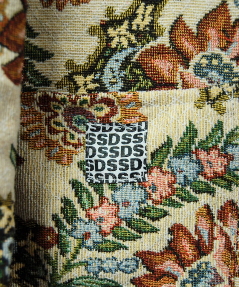 稲沢小町✨DANA PARIS バラ柄 ノーカラージャケットリボンベルト付 Pick up】リボン襟ダウンジャケット | Rose Tiara【ローズティアラ】