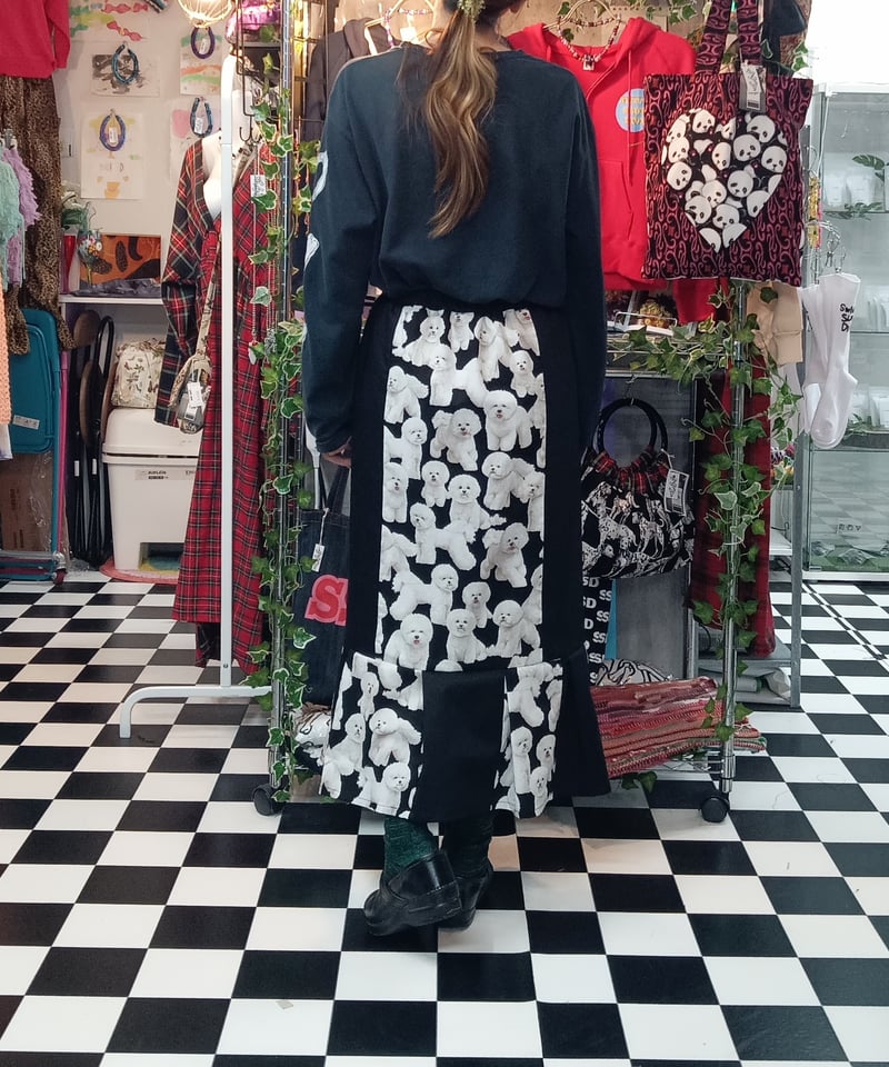 ビションフリーゼ 犬柄×ブラックミックス 裾プリーツスカート | SWIVEL