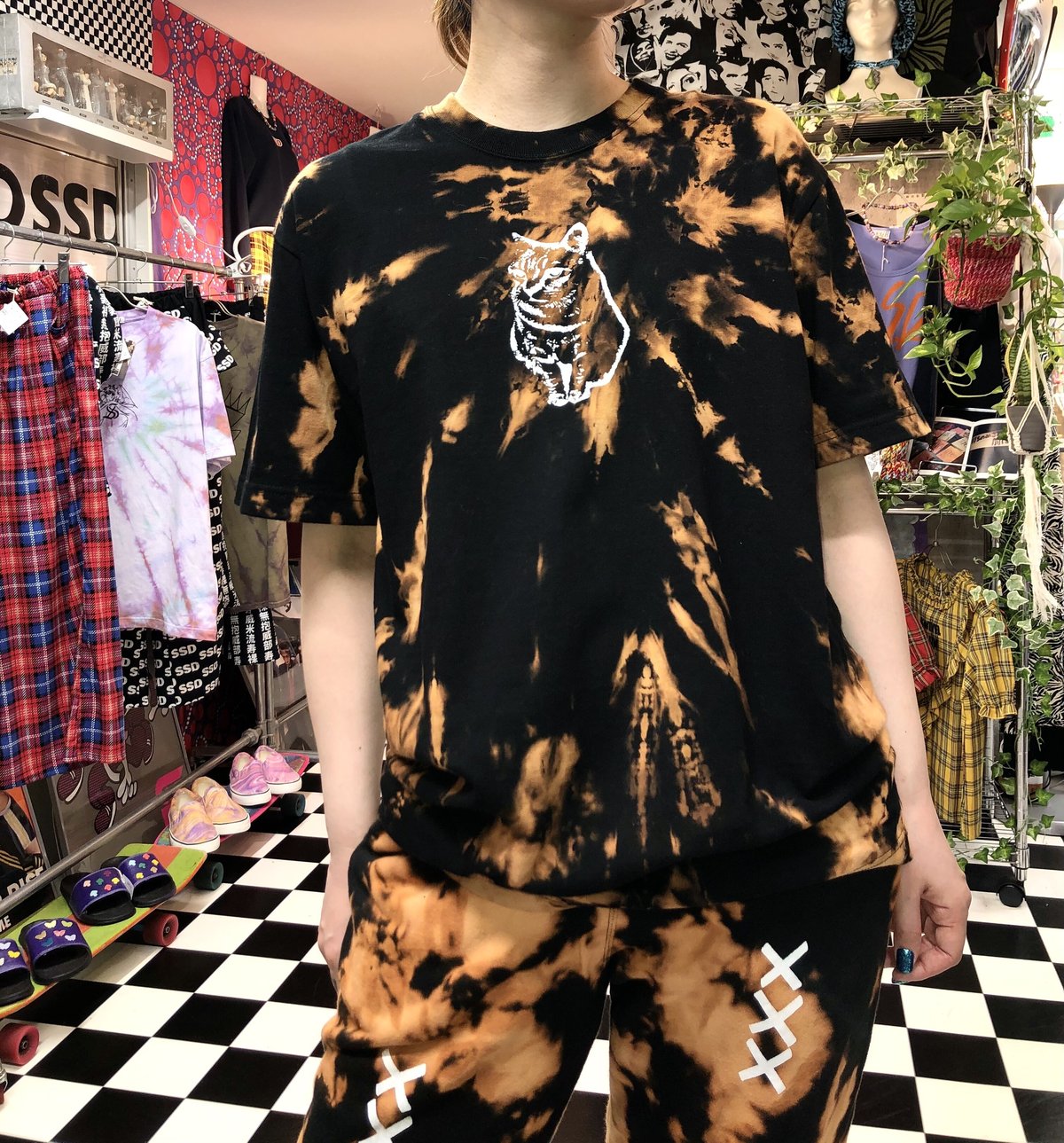ssd cat ブリーチタイダイ染め Tシャツ | SWIVEL SLUM DIVE