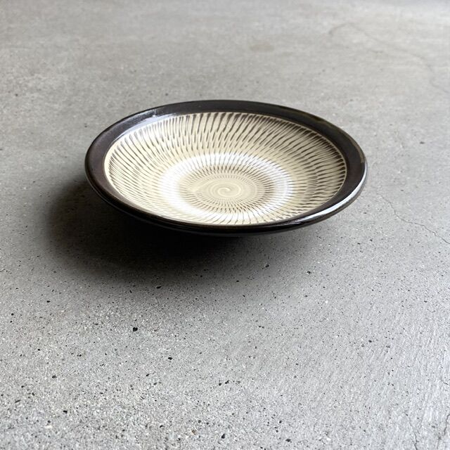 お値下げ‼️⭐︎小鹿田焼　飾り皿　小 皿 4寸 伏せ合せ 飛び鉋 白 小鹿田焼 坂本浩二窯 | うつわと灯り