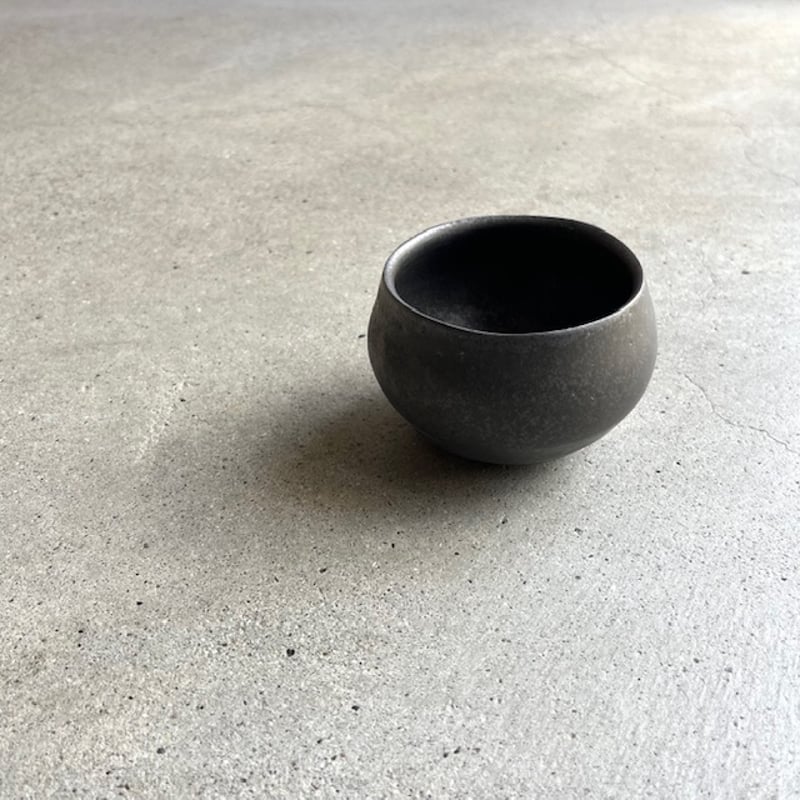 江戸期　黒釉壺　高さ約14㎝　東さ6-1105② 馬場勝文 丸カップ 黒釉 | TORYBAZAR