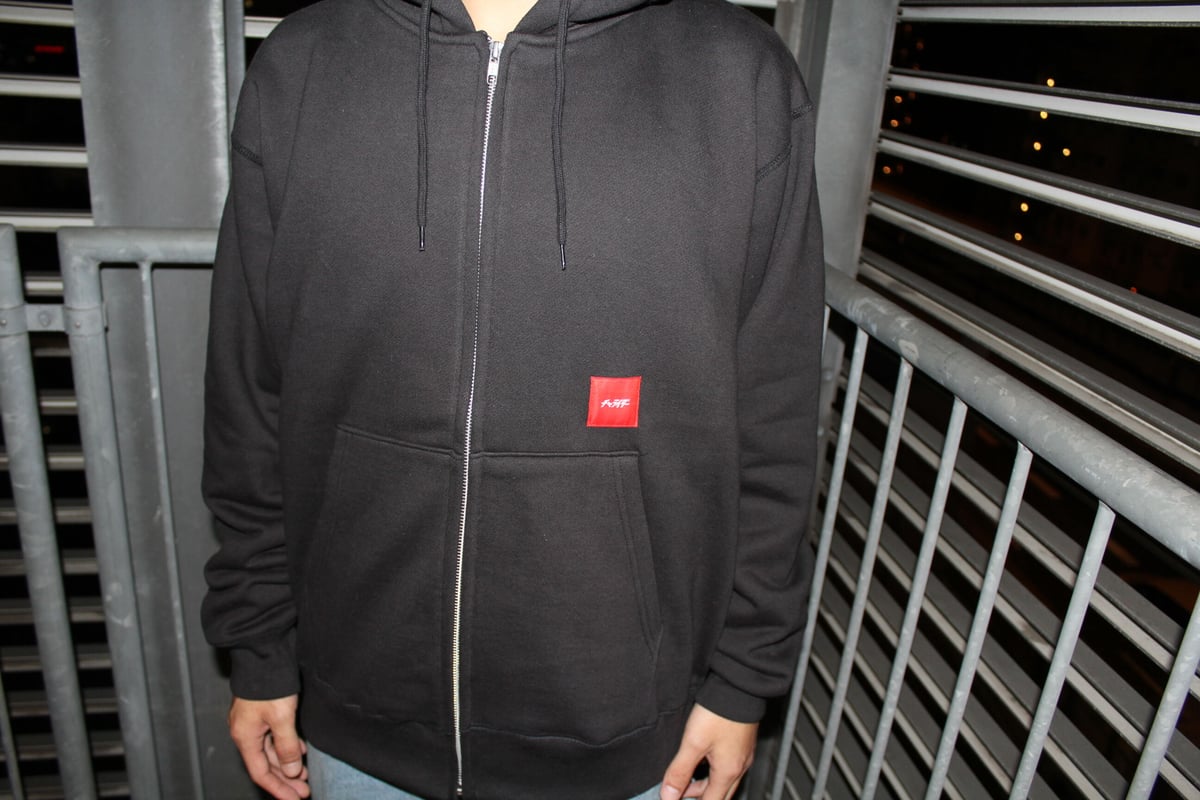  ブラック フード付きパーカー Carhartt（カーハート）の「カーハート プルオーバーフーディー