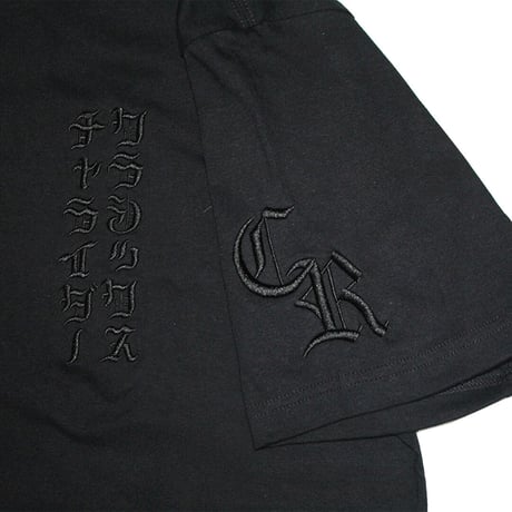 タテにロゴTシャツ　　ブラックｘブラック